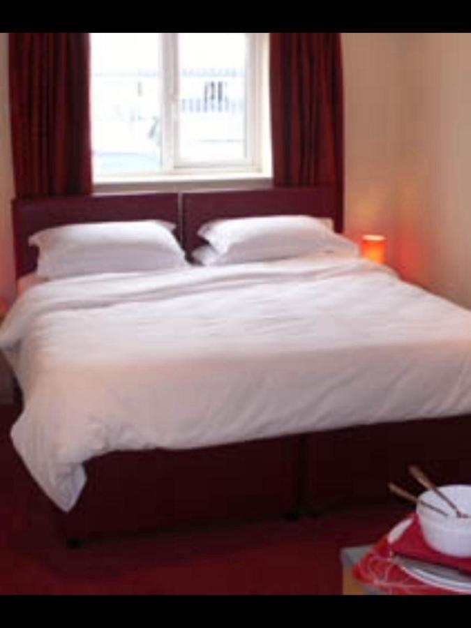 Lenox Farm Bed & Breakfast Hale  Bagian luar foto