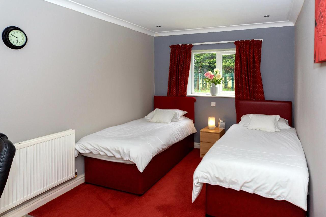 Lenox Farm Bed & Breakfast Hale  Bagian luar foto